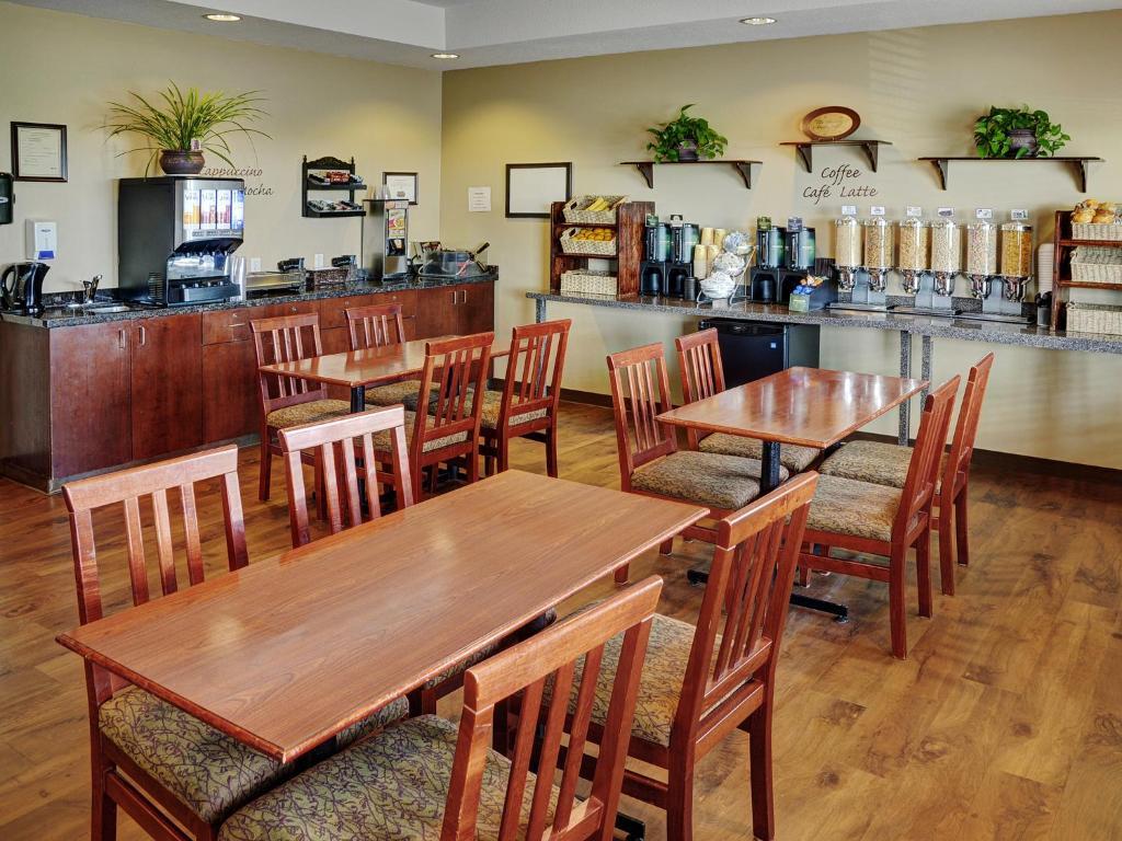 Lakeview Inns & Suites - Slave Lake Екстериор снимка