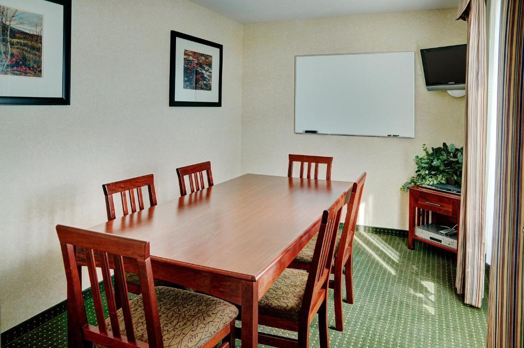 Lakeview Inns & Suites - Slave Lake Екстериор снимка