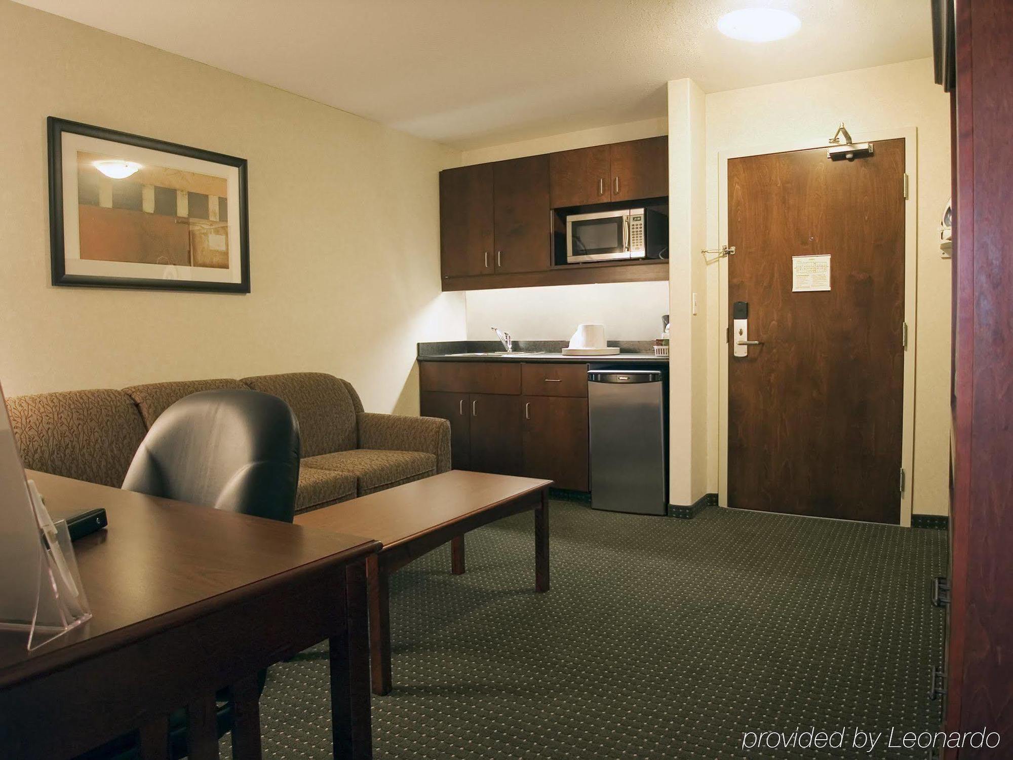 Lakeview Inns & Suites - Slave Lake Стая снимка